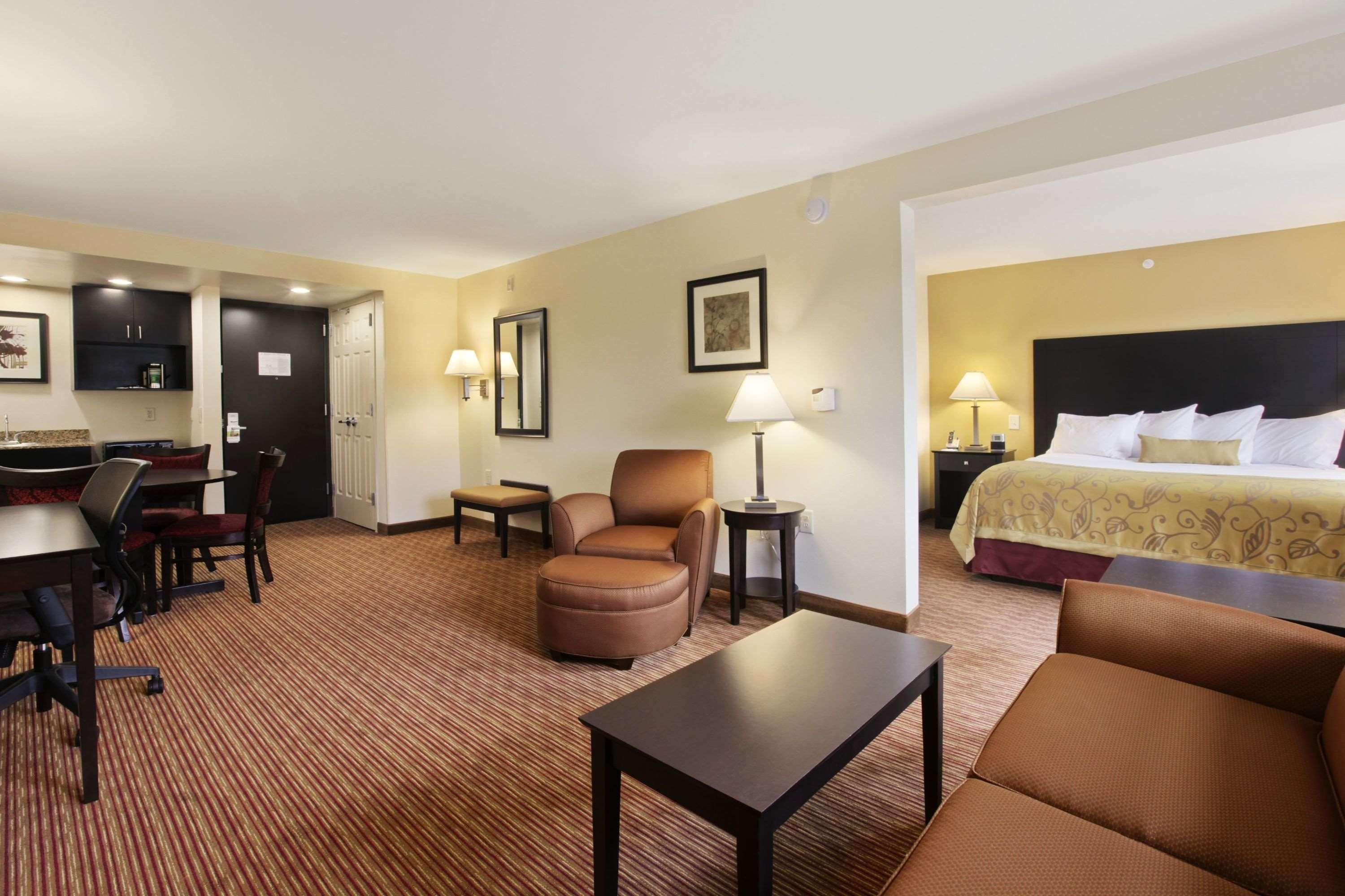Wingate By Wyndham State Arena Raleigh/Cary Hotel Bagian luar foto