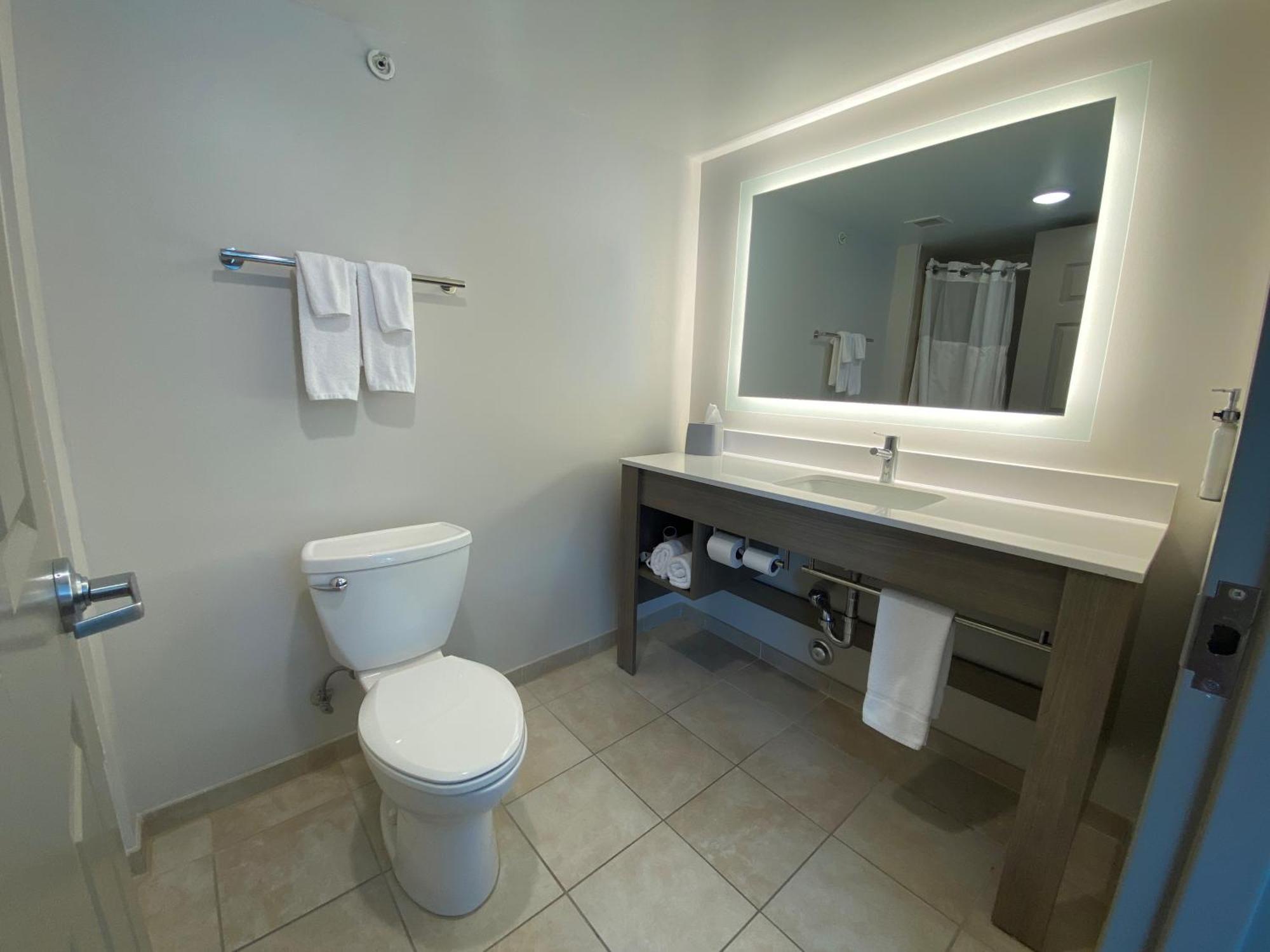 Wingate By Wyndham State Arena Raleigh/Cary Hotel Bagian luar foto