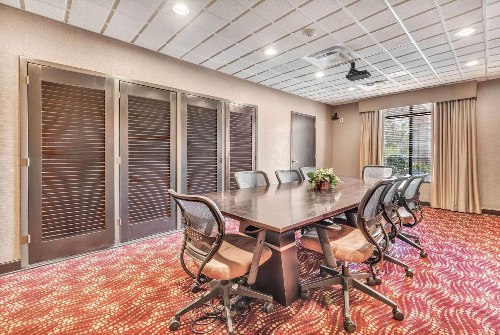 Wingate By Wyndham State Arena Raleigh/Cary Hotel Bagian luar foto