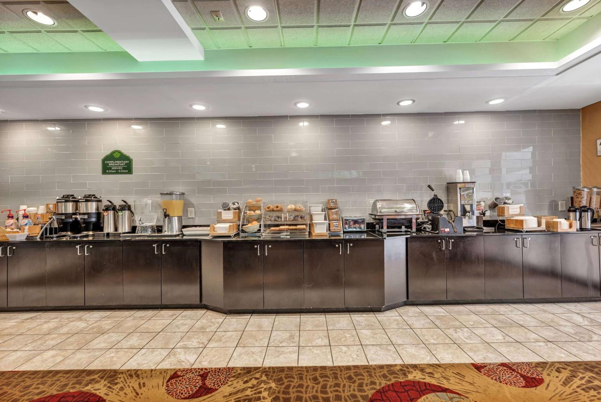 Wingate By Wyndham State Arena Raleigh/Cary Hotel Bagian luar foto