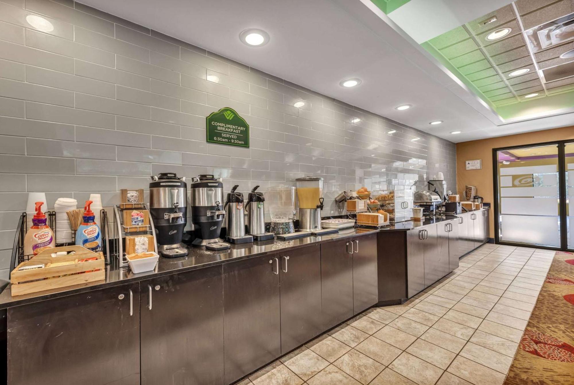 Wingate By Wyndham State Arena Raleigh/Cary Hotel Bagian luar foto